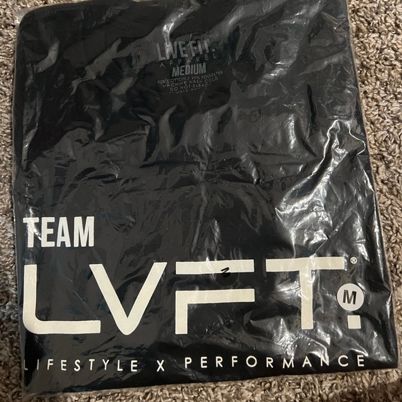 Live Fit T-Shirt NWT - Picture 1 of 2